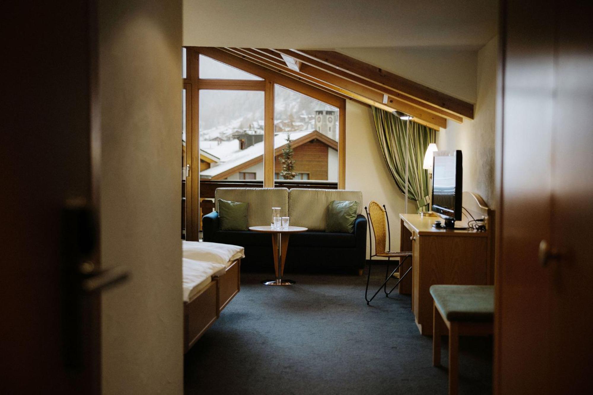 Alpine Hotel Perren Zermatt Exterior foto